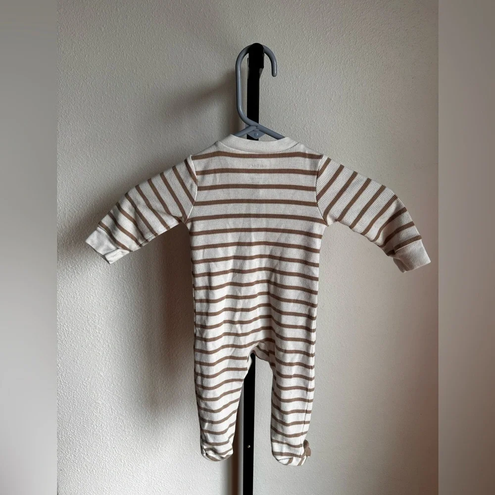 Carters 9 month footsie